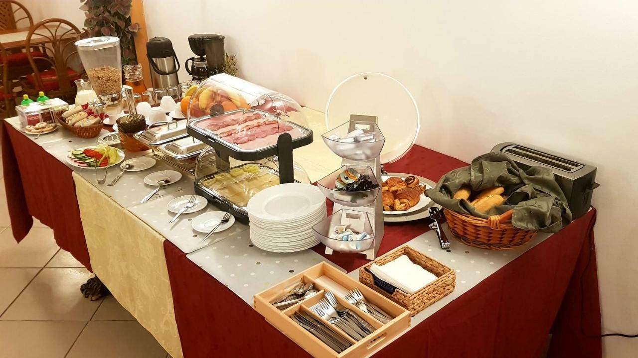 Hotel Oswaldo Budapeşte Dış mekan fotoğraf